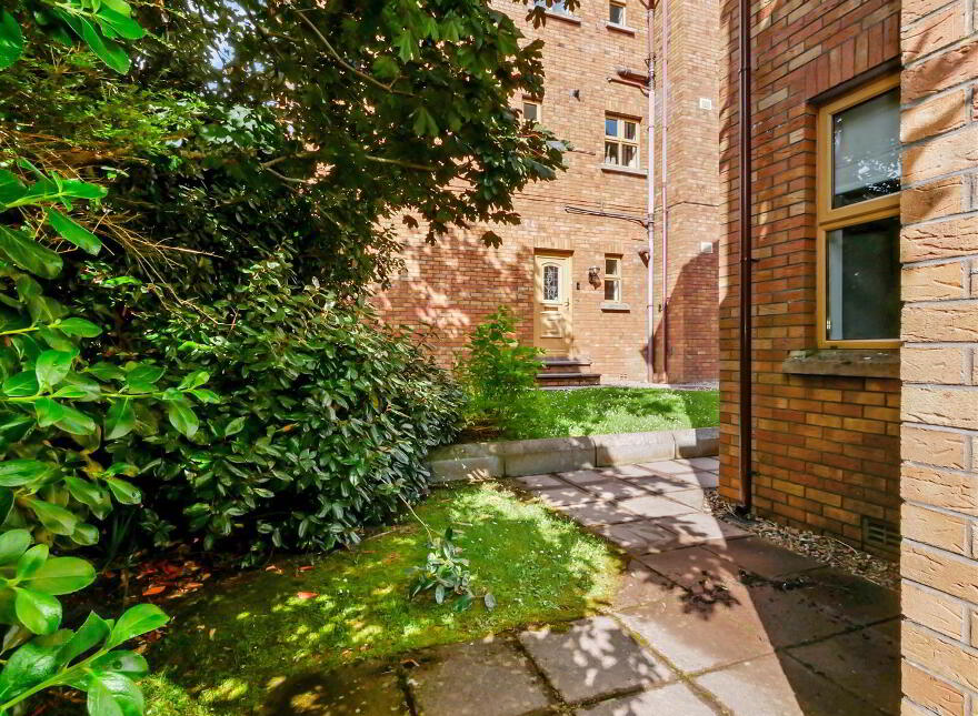 10 Forest Grove, Newtownbreda, Belfast, BT8 6AR