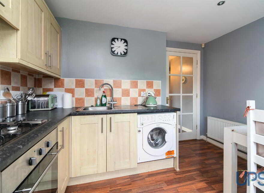 Apt 6, 15 St. Annes Road, Blacks Road, Belfast, BT10 0PQ