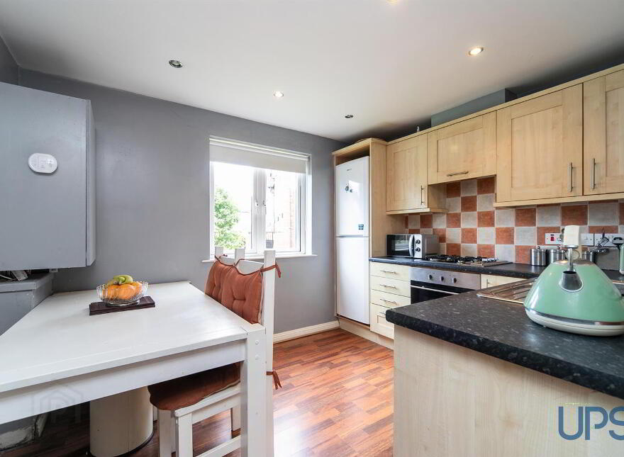 Apt 6, 15 St. Annes Road, Blacks Road, Belfast, BT10 0PQ
