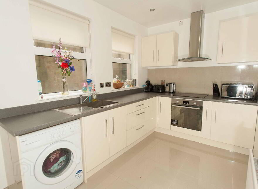 8 Adelaide Avenue, Belfast, BT9 7FY