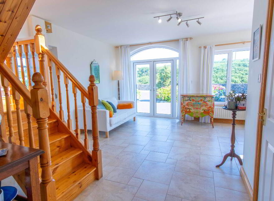 Laguna, Cove Hill, Baltimore, P81K540