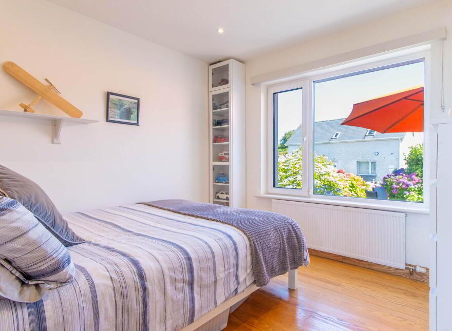 Laguna, Cove Hill, Baltimore, P81K540