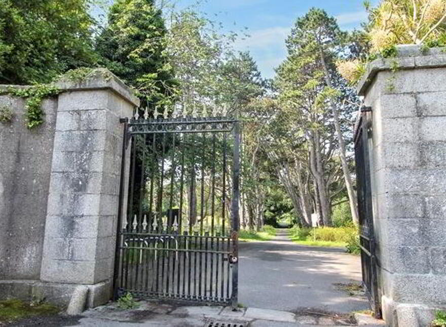 60 Shrewsbury Lawn, Cabinteely, Dublin, D18X3T3