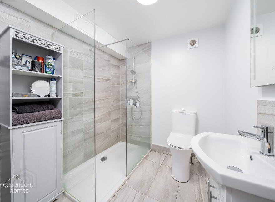 3 Corran Mews, Larne, BT40 1FH