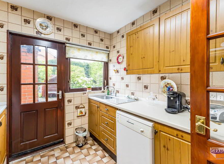 34 Ballinderry Road, Lisburn, BT28 1UG
