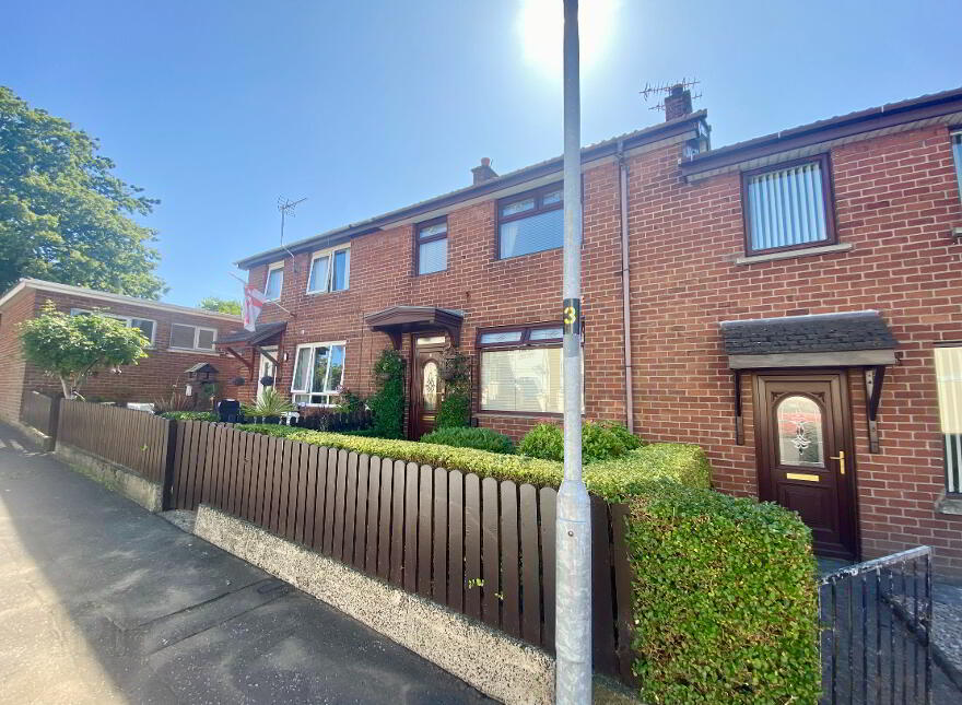 4 Carrickfern Gardens, Greenisland, Carrickfergus, BT38 8TA photo