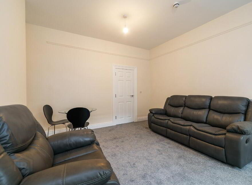 Apt 1, 112 Eglantine Avenue, Belfast, BT9 6EU