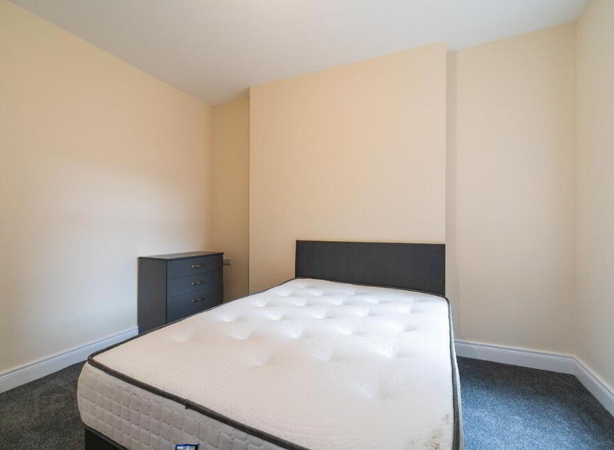 Apt 1, 112 Eglantine Avenue, Belfast, BT9 6EU