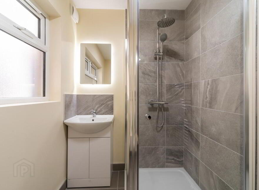 Apt 1, 112 Eglantine Avenue, Belfast, BT9 6EU