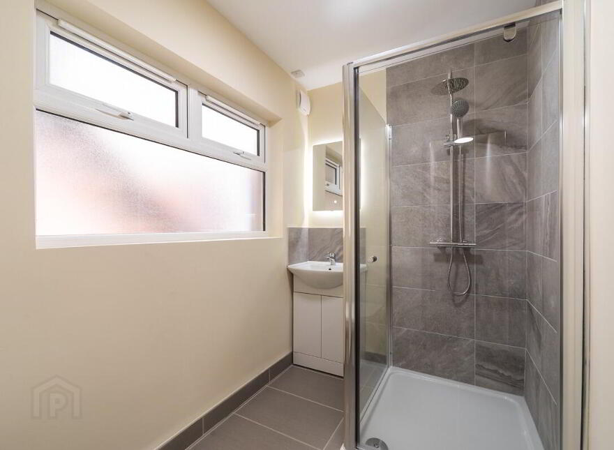 Apt 1, 112 Eglantine Avenue, Belfast, BT9 6EU