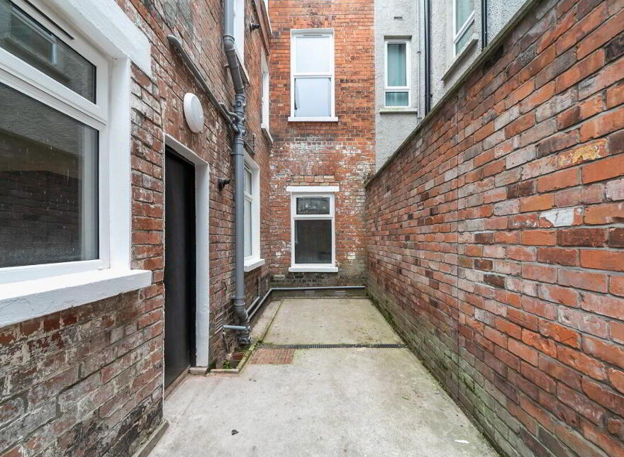 Apt 1, 112 Eglantine Avenue, Belfast, BT9 6EU