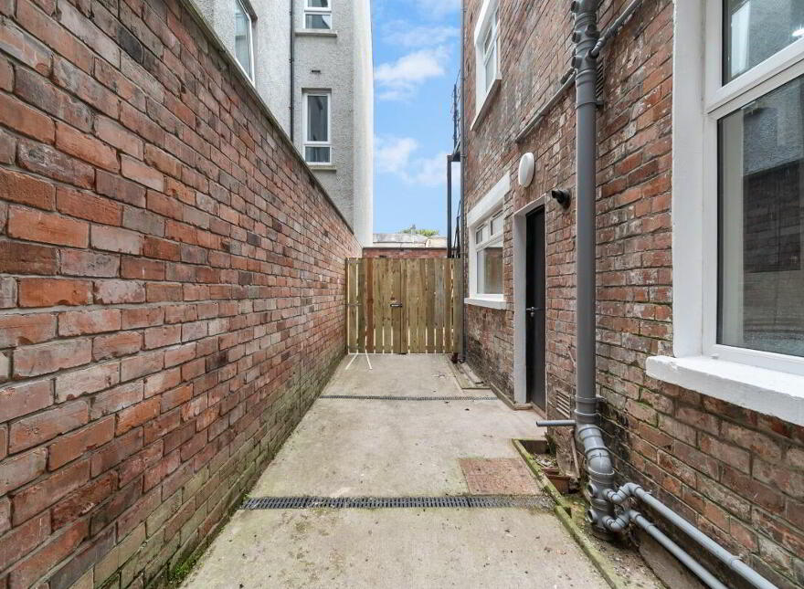 Apt 1, 112 Eglantine Avenue, Belfast, BT9 6EU