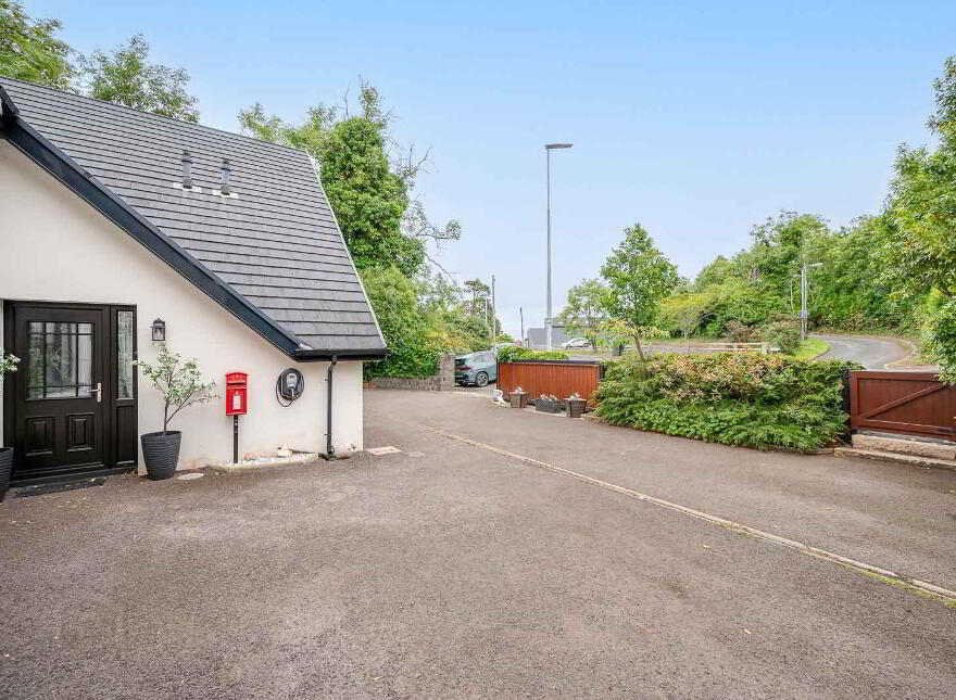 2 Seahill Road, Holywood, BT18 0DA