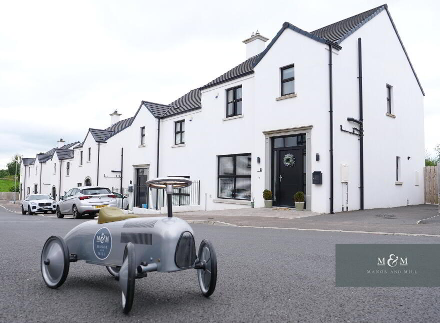 8 Broomhill Manor, Portadown, BT62 4FF photo