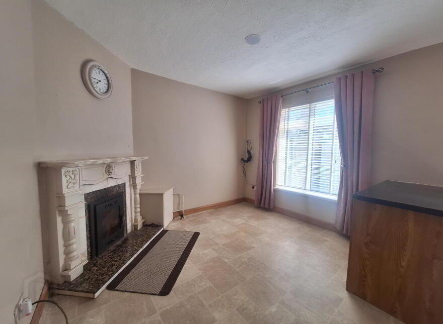 15 Marine View, Athlone, N37EK18