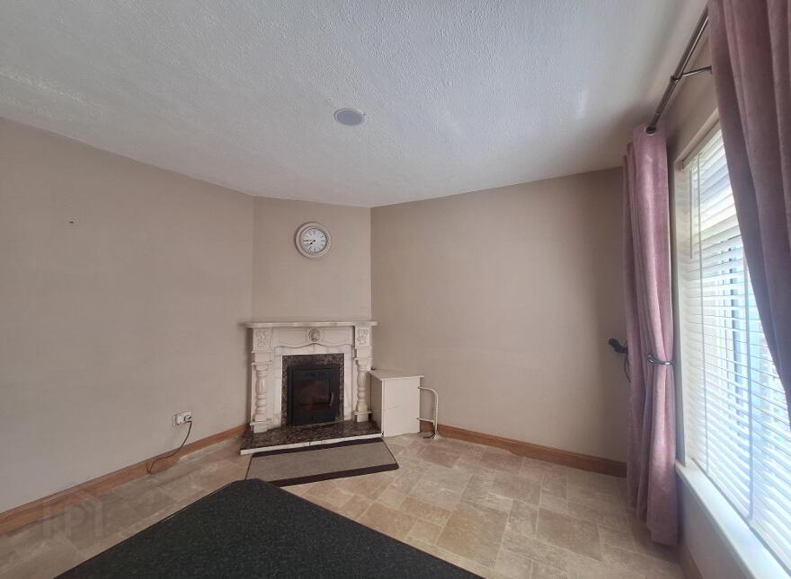 15 Marine View, Athlone, N37EK18