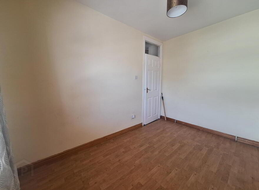 15 Marine View, Athlone, N37EK18