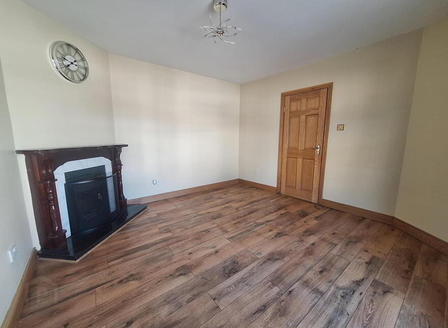 15 Marine View, Athlone, N37EK18