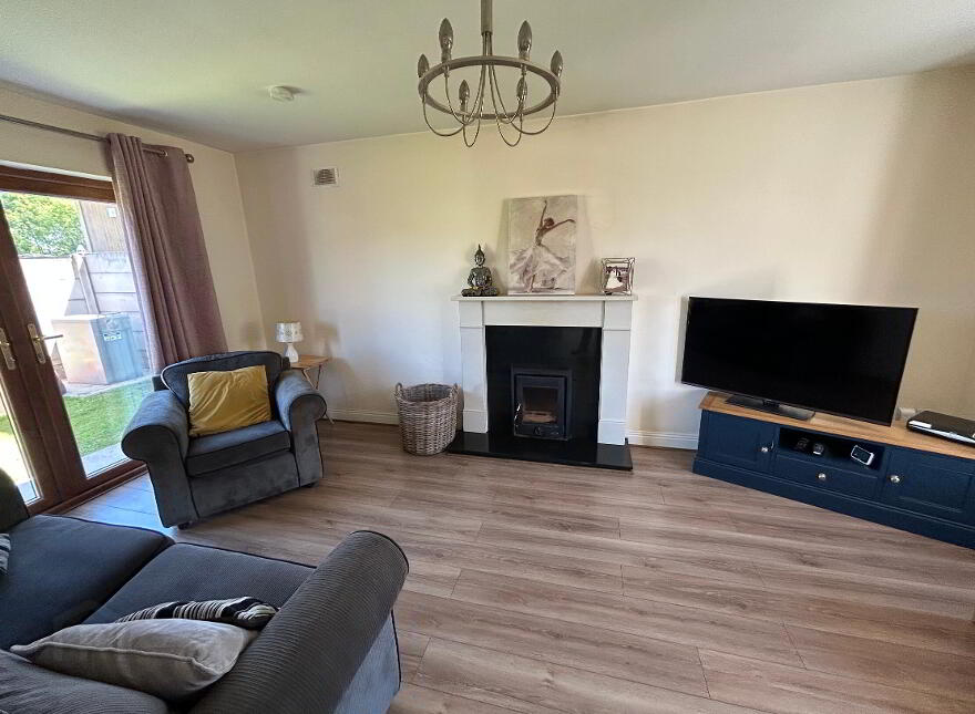 32 Cois Na Habháinn, Mullinahone, Thurles, E41Y298