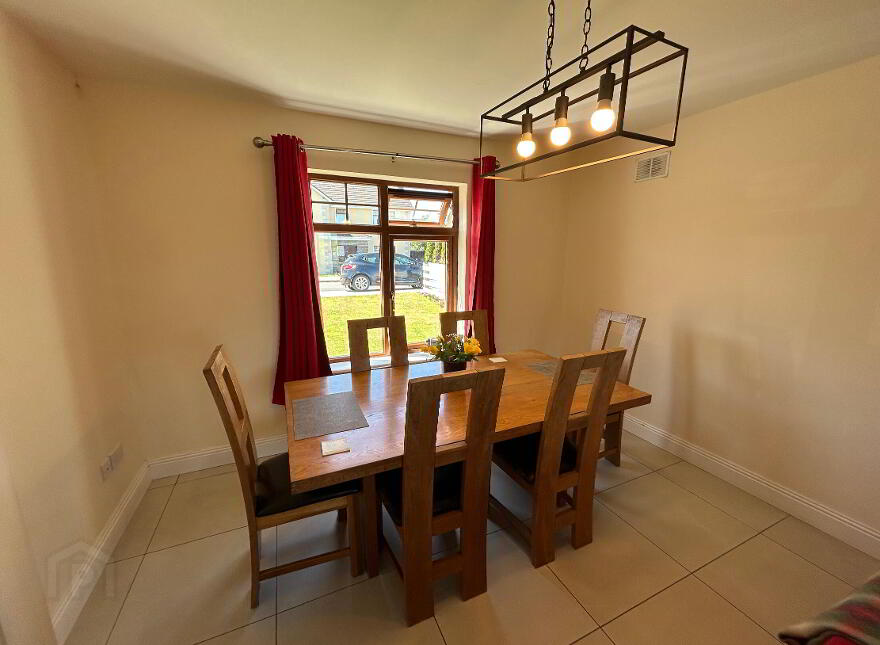 32 Cois Na Habháinn, Mullinahone, Thurles, E41Y298