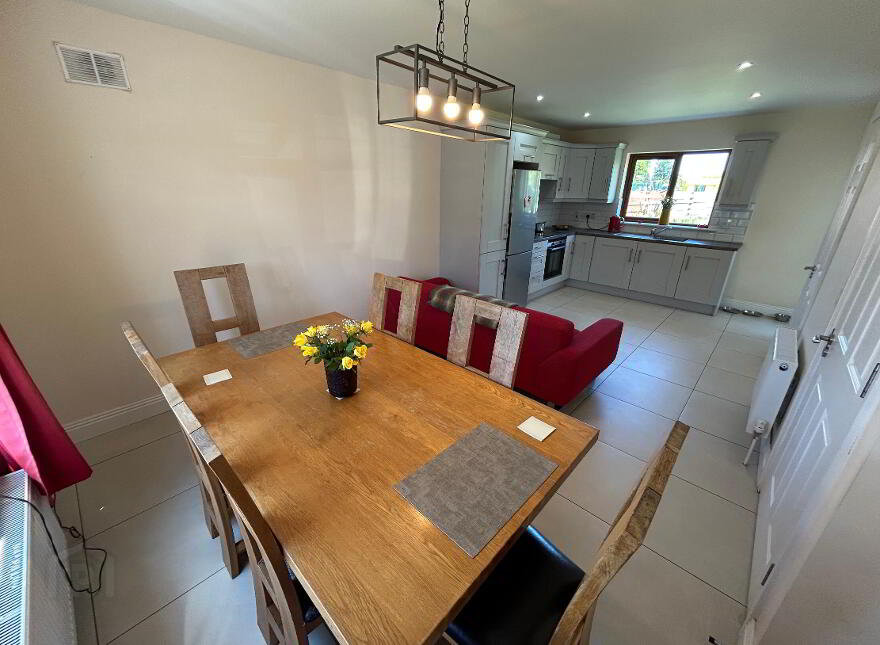 32 Cois Na Habháinn, Mullinahone, Thurles, E41Y298