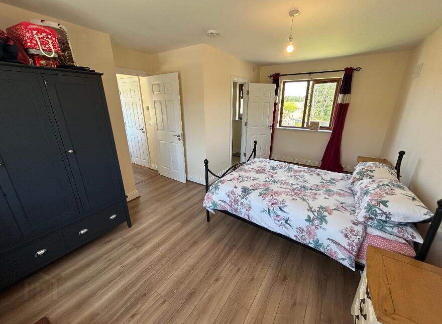 32 Cois Na Habháinn, Mullinahone, Thurles, E41Y298