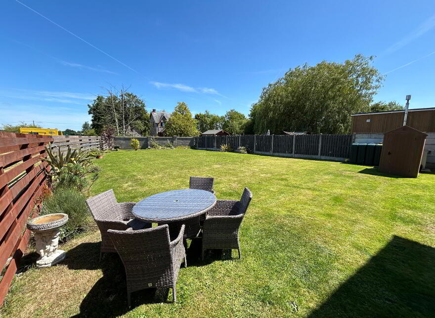 32 Cois Na Habháinn, Mullinahone, Thurles, E41Y298