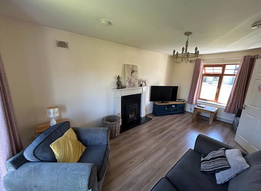 32 Cois Na Habháinn, Mullinahone, Thurles, E41Y298