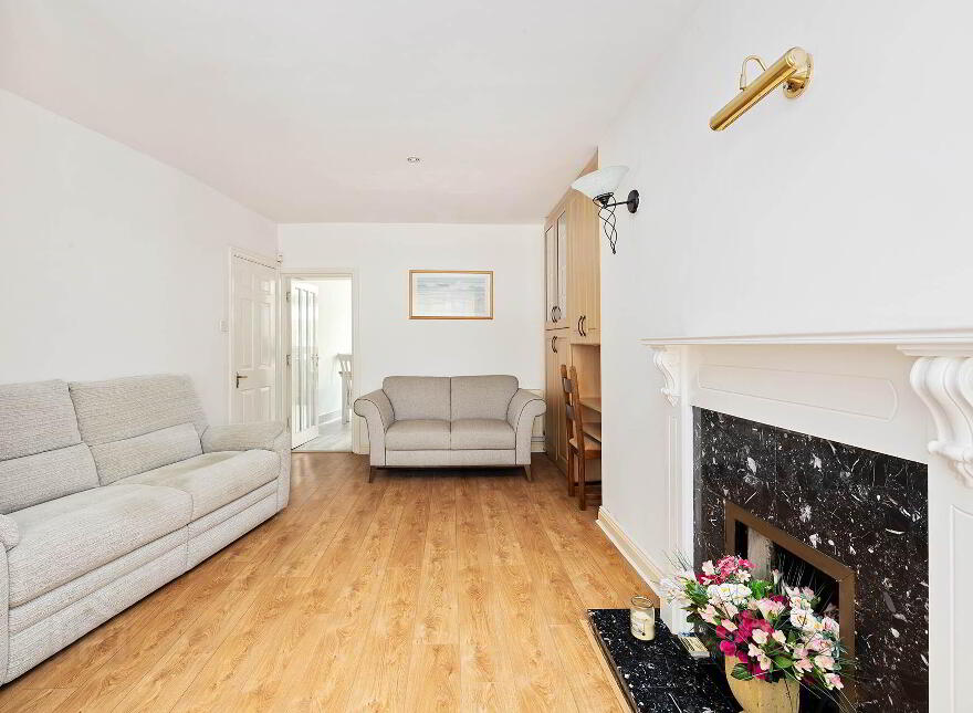 1 Sarsfield Terrace, Lower Main Street, Lucan, K78W9P2