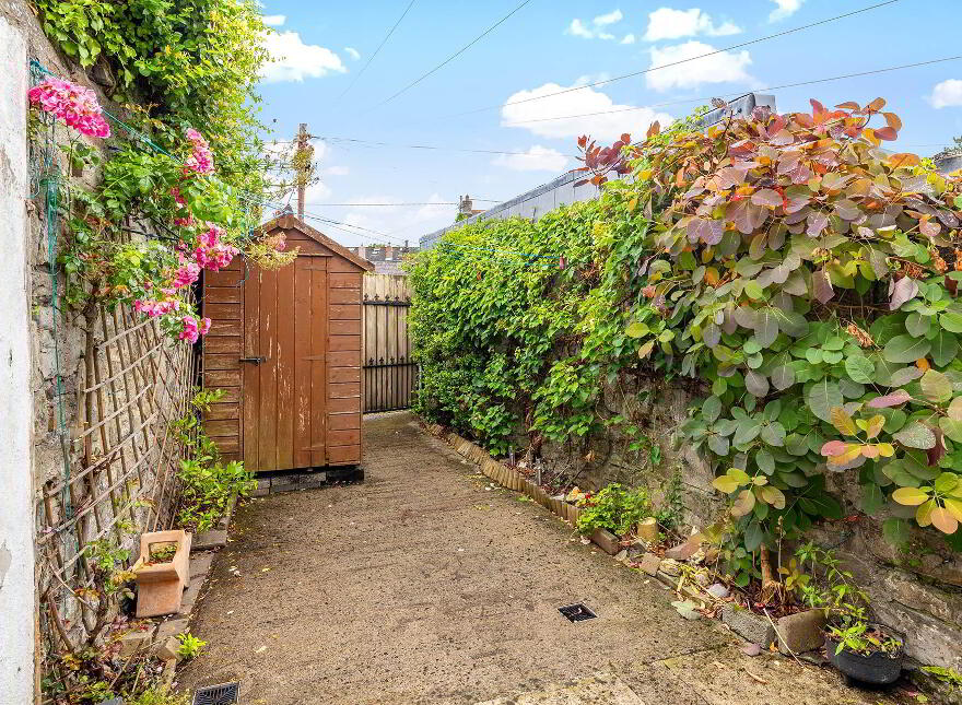 1 Sarsfield Terrace, Lower Main Street, Lucan, K78W9P2