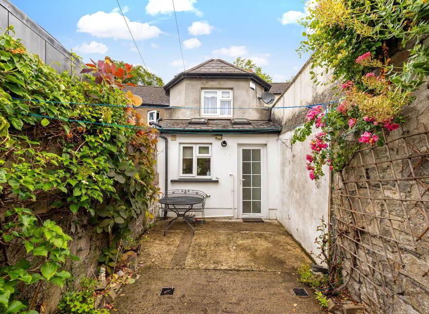1 Sarsfield Terrace, Lower Main Street, Lucan, K78W9P2