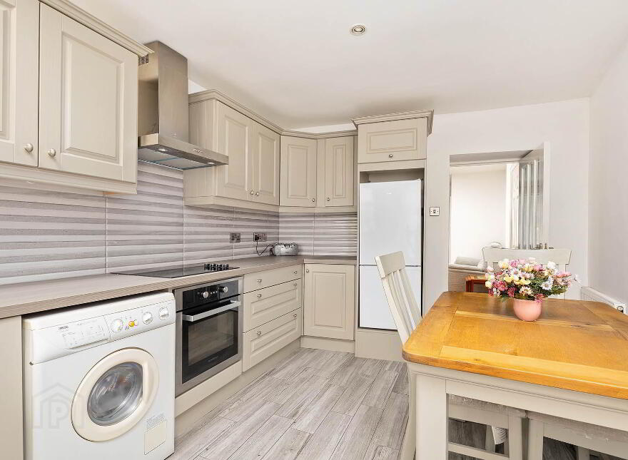 1 Sarsfield Terrace, Lower Main Street, Lucan, K78W9P2