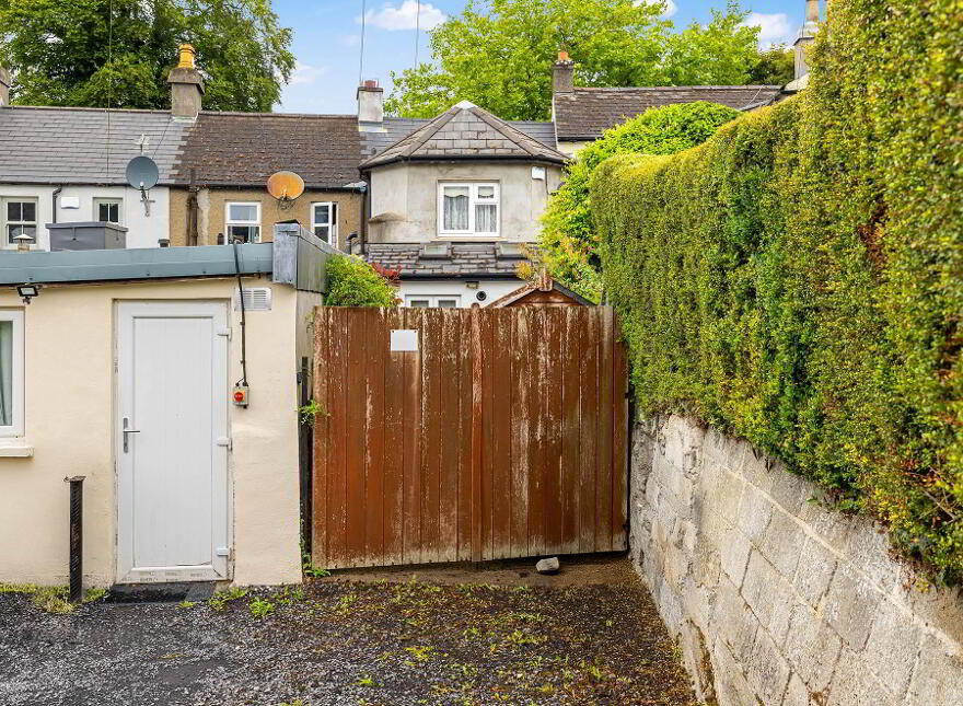 1 Sarsfield Terrace, Lower Main Street, Lucan, K78W9P2