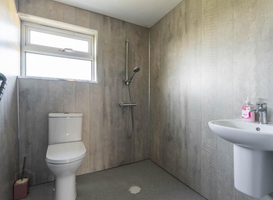 25 Hillhead Road, Ballyrussell, Dundonald, Belfast, BT16 1XD