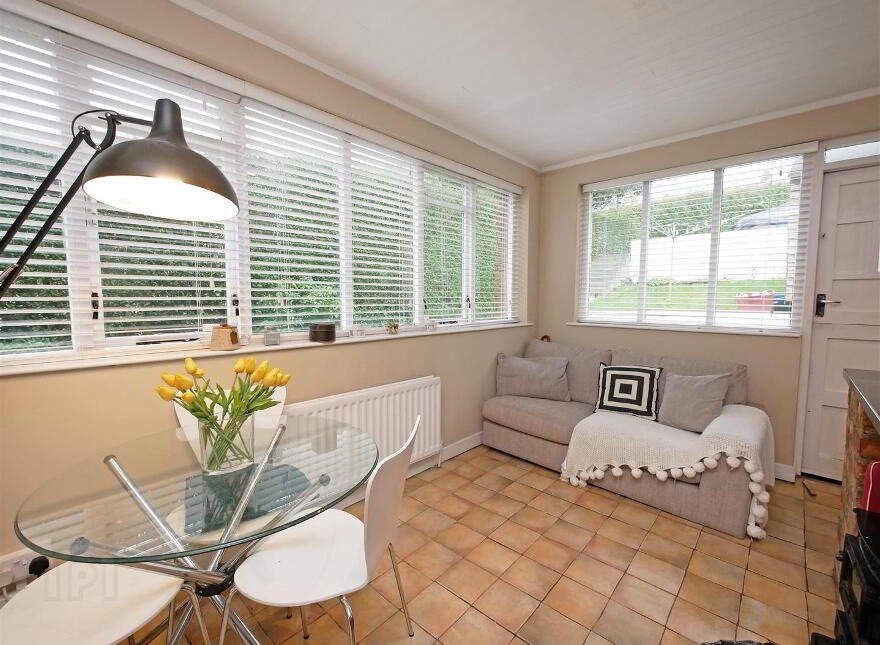 146 Saintfield Road, Forestside, Belfast, BT8 6HE
