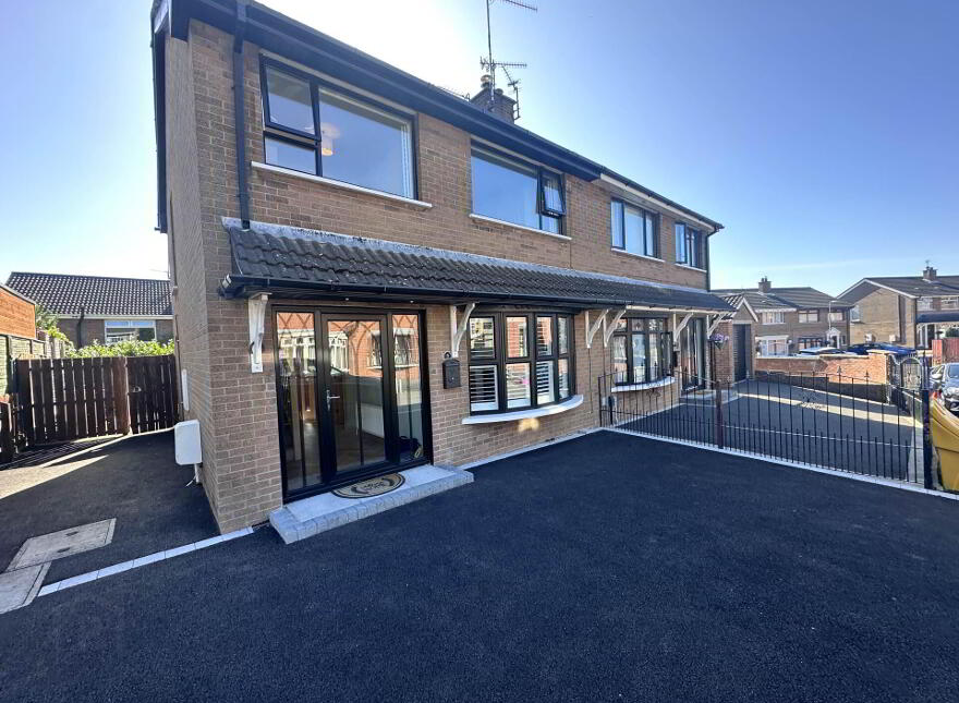 3 Lake Glen Park, Belfast, BT11 8TE photo