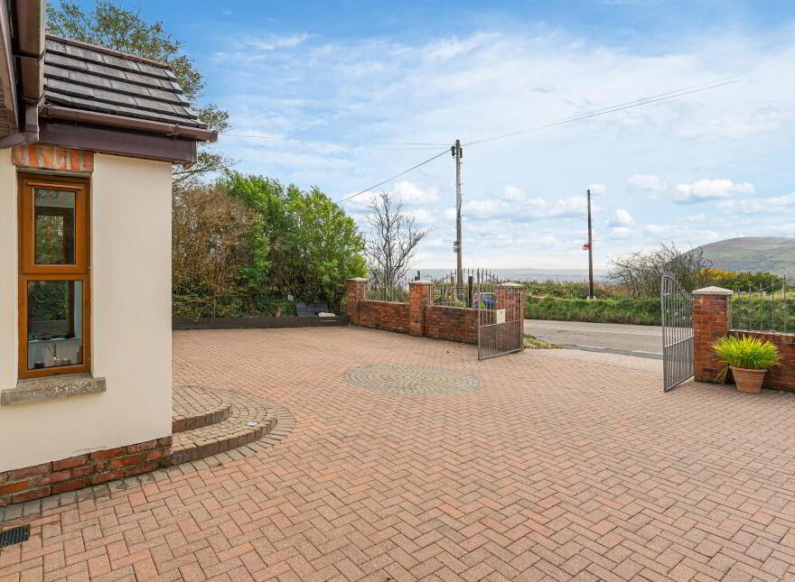 1085 Crumlin Road, Belfast, BT14 8RX