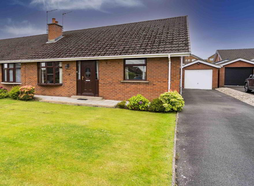 6 West Park, Lisburn, BT28 2BQ photo
