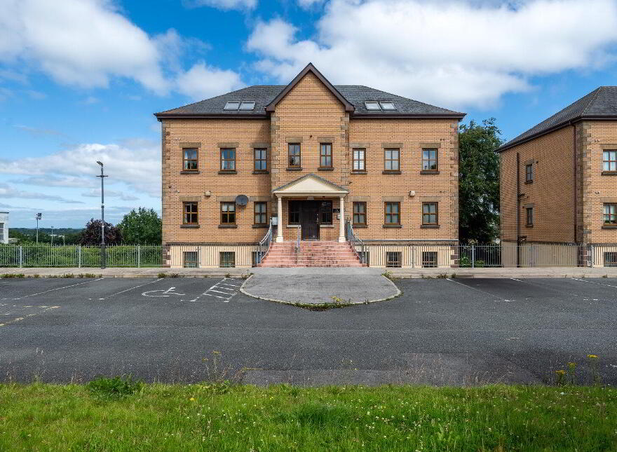 33 Yeats Hall, Prospect Woods, N39F344 photo
