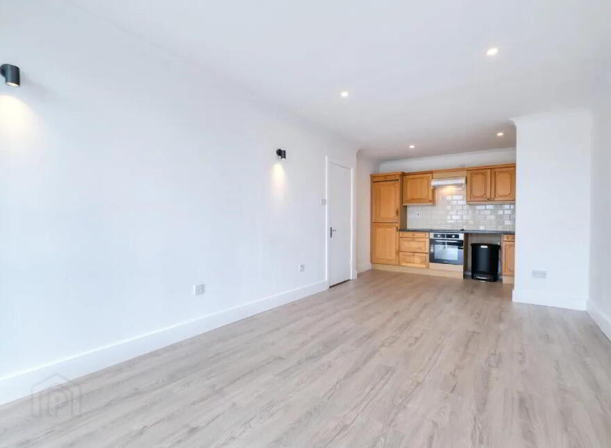 5 Harbour Point, Market Square, N39W520