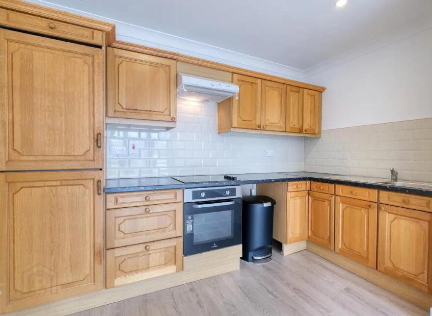 5 Harbour Point, Market Square, N39W520