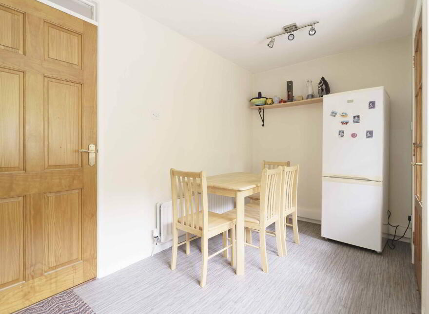 14 Glenmore Court, Lisburn, BT27 4BE