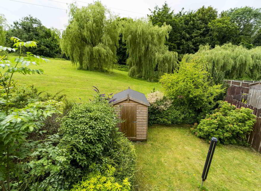 14 Glenmore Court, Lisburn, BT27 4BE