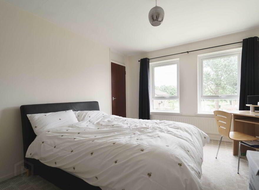 14 Glenmore Court, Lisburn, BT27 4BE