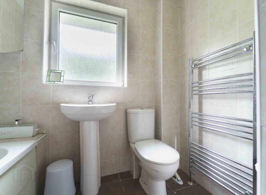14 Glenmore Court, Lisburn, BT27 4BE