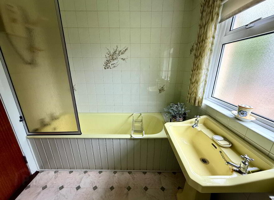 17 Rossdowney Park, Waterisde, L'Derry, BT47 5NR