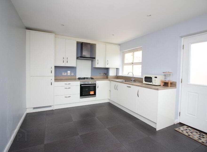 18 Ballantine Gardens, Lisburn, BT27 5FB