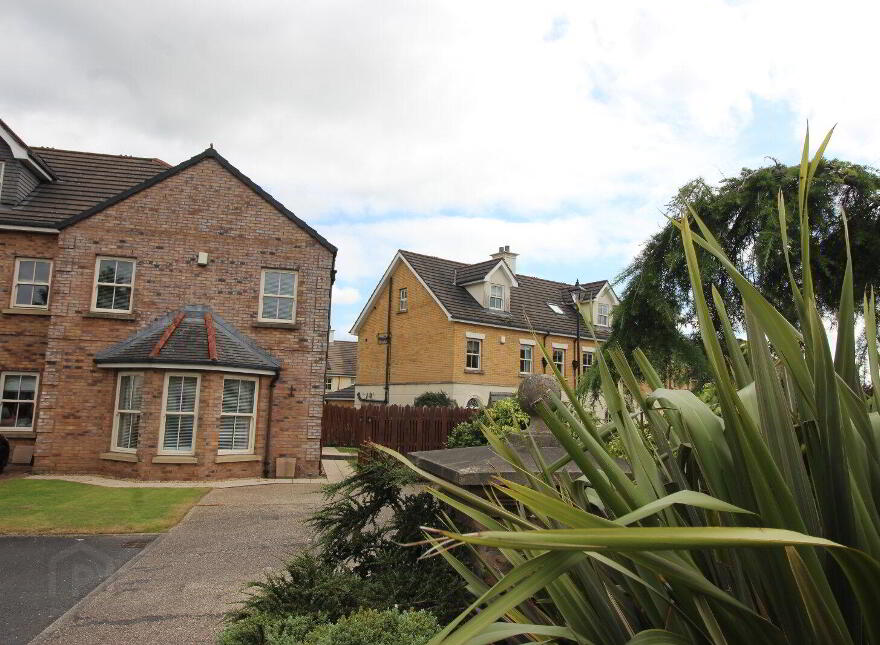 18 Ballantine Gardens, Lisburn, BT27 5FB photo