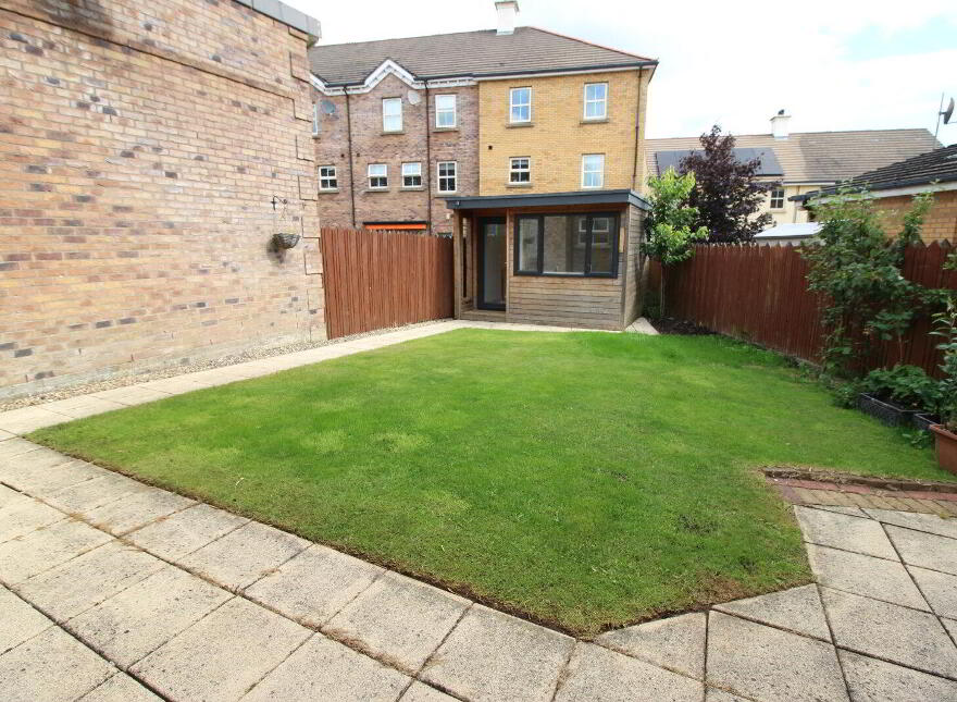18 Ballantine Gardens, Lisburn, BT27 5FB