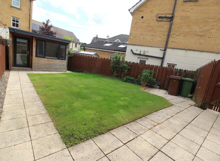 18 Ballantine Gardens, Lisburn, BT27 5FB